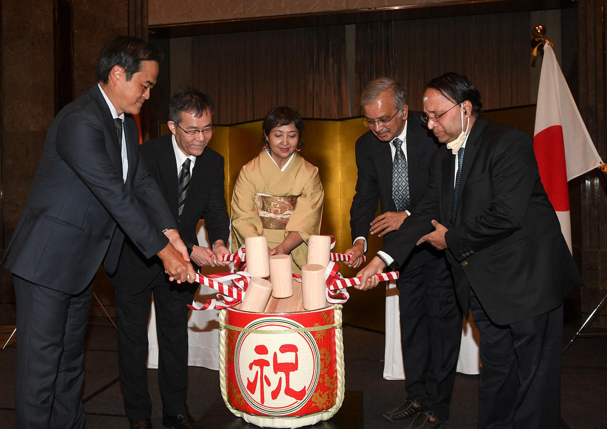 (From left) Katanori Otsuji, Takashi Ishikawa, Akiko Sugita, S Janakiraman, and K R Sekar took part in ‘Kagami-wari’, a traditional sake barrel breaking ceremony. DH PHOTO BY BH SHIVAKUMAR