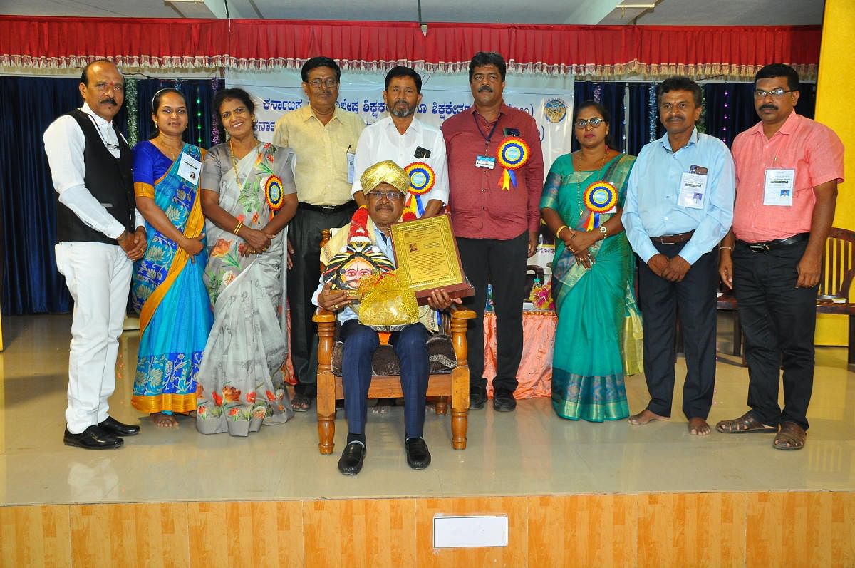 Karnataka State Sports Authority Vice Chairman K P Purshottam is felicitated at special teachers and non-teaching representatives convention ‘Spandana 2022’ organised at Saanidhya Residential School and Training Centre for Mentally Challenged in Shakthinagara in Mangaluru on Friday.