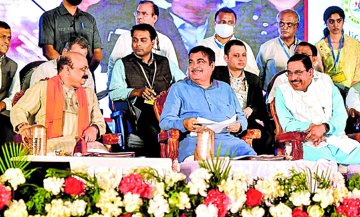 Union Minister Nitin Gadkari shares a lighter movement with Chief Minister Basavaraj Bommai and Union Minister Pralhad Joshi during the foundation laying ceremonyof 15 National Highway projects, held in Mangaluru, on Monday.