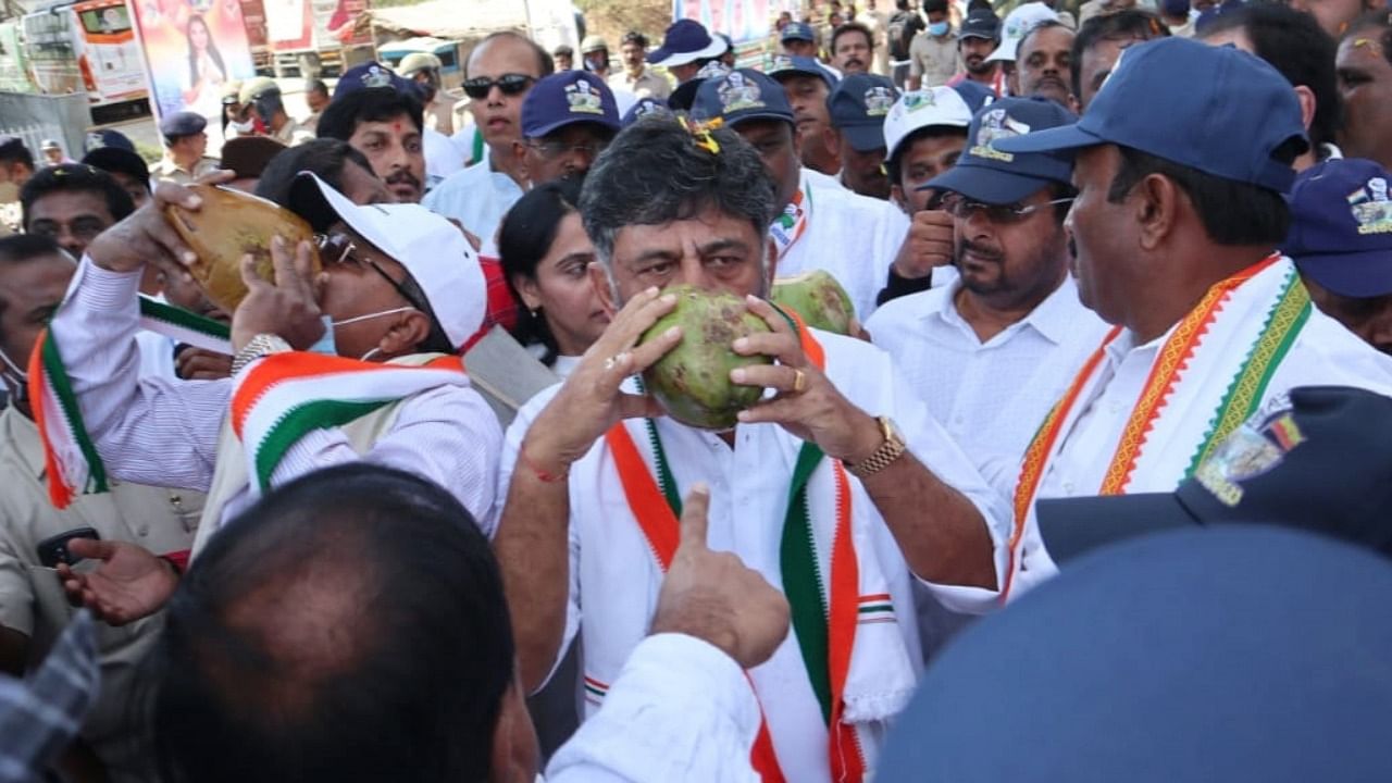 CLP Leader and Former CM Siddaramaiah, KPCC President DK Shivakumar and other congress leaders during 3rd day of the 2.0 padayatra from Mekedatu to Bengaluru to demand the implementation of Mekedatu project, in Bengaluru. Credit: IANS Photo