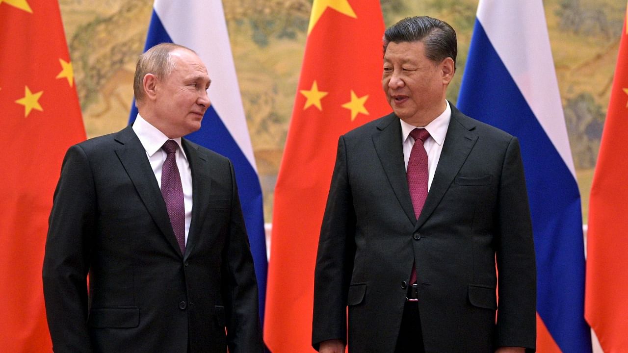 Chinese President Xi Jinping (R) and Russian President Vladimir Putin. Credit: AP/PTI File Photo