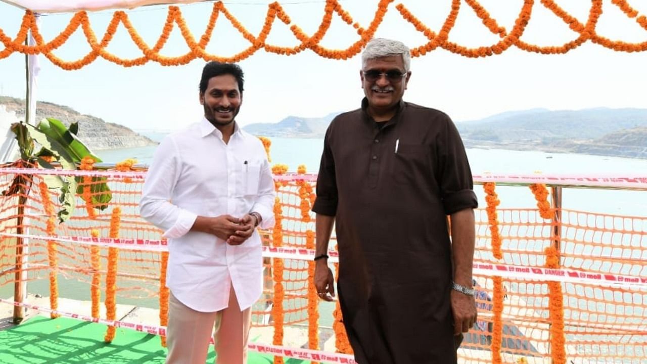 Union Minister for Water Resources Gajendra Singh Shekhawat with Andhra Pradesh Chief Minister Jagan Mohan Reddy. Credit: DH Photo
