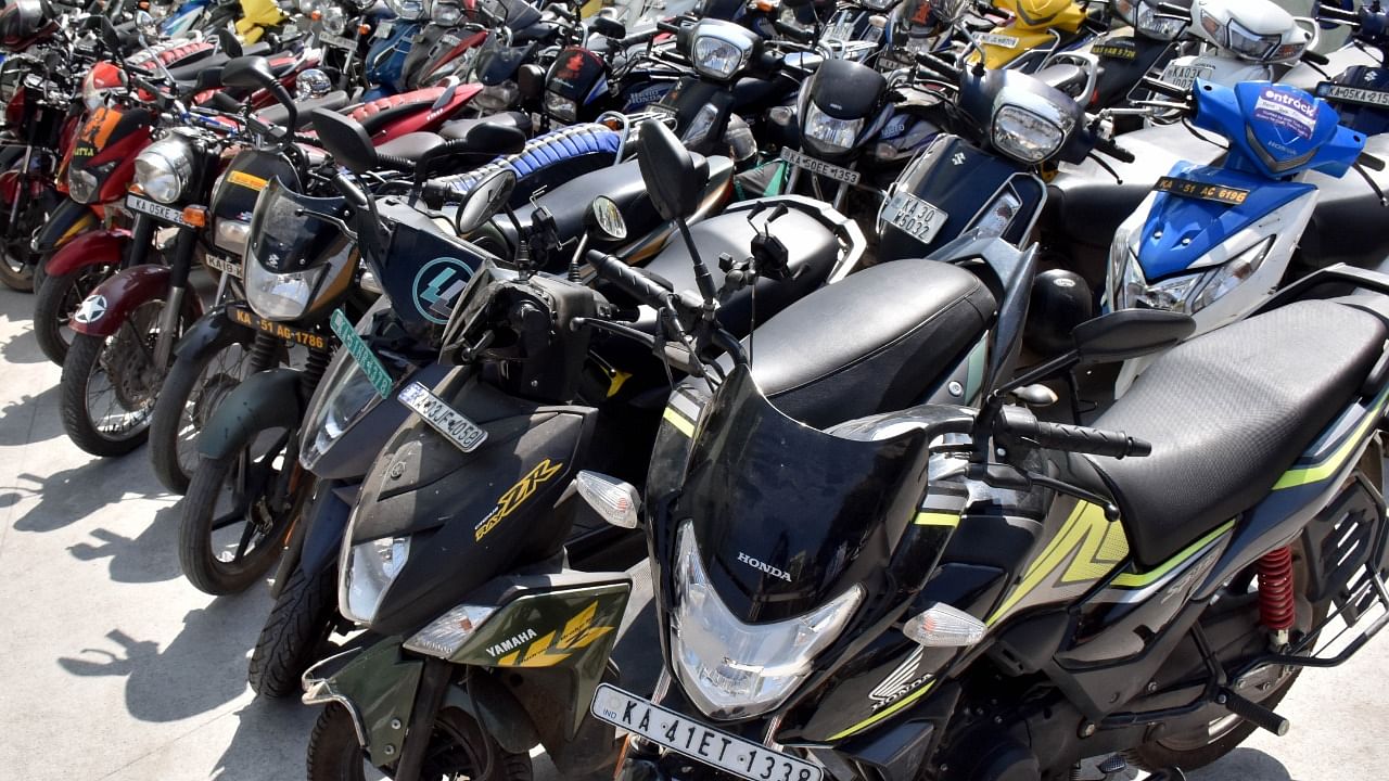 Two-wheelers over 150 cc but not exceeding 350 cc will attract a premium of Rs 1,366 and for two-wheelers over 350 cc the revised premium will be Rs 2,804. Credit: DH Photo