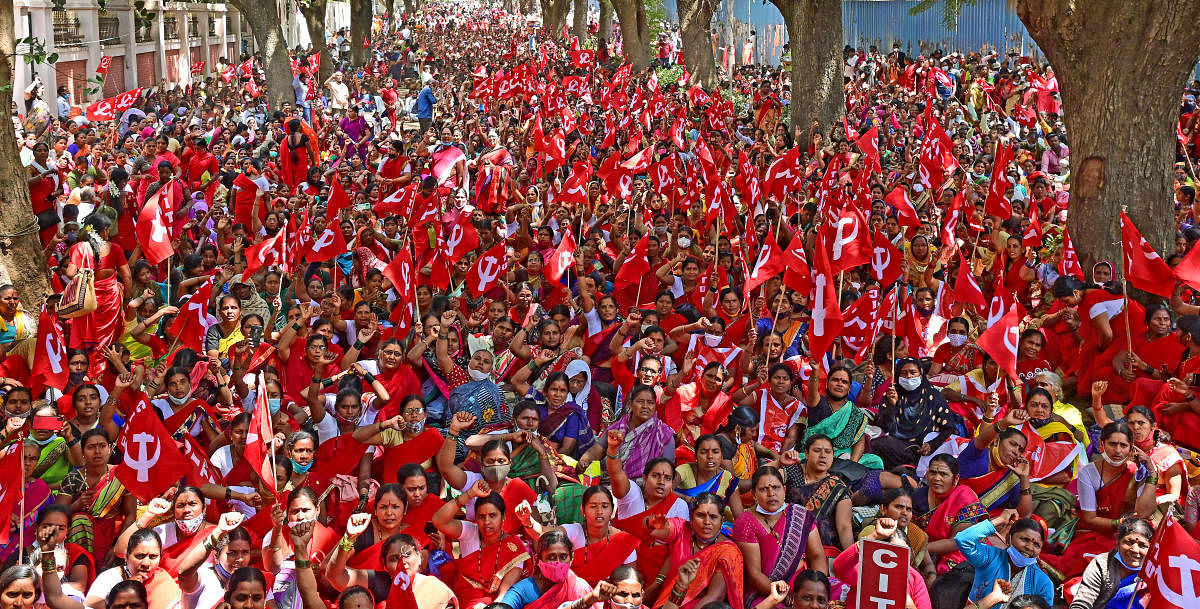 The protesters at Freedom Park in Bengaluru on Friday. Credit: DH Photo