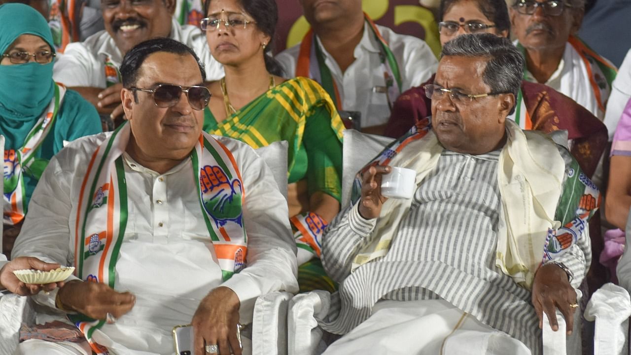 Congress Leader C M Ibrahim with the Leader of Opposition in Legislative Assembly Siddaramaiah. Credit: DH File Photo
