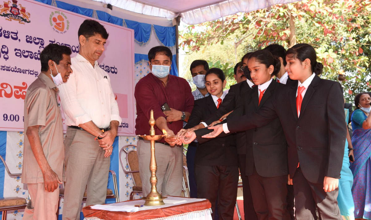 (From left) Mangaluru City Corporation Mayor Premananda Shetty and DK Deputy Commissioner Dr Rajendra K V inaugurate the nine-day campaign against child marriageat a programme organised at the DC complex in Mangaluru on Sunday.
