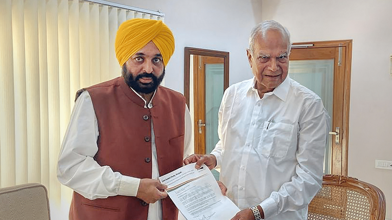 Punjab Chief Minister-designate Bhagwant Mann with Governor Banwarilal Purohit. Credit: PTI Photo