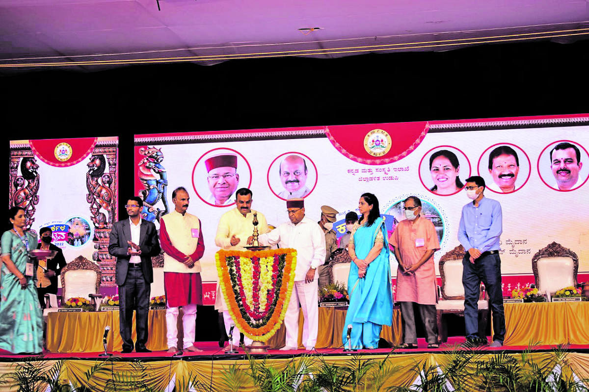 Governor Thaawar Chand Gehlot inaugurates a programme during the ongoing Karkala Utsava in Karkala on Monday. DH Photo