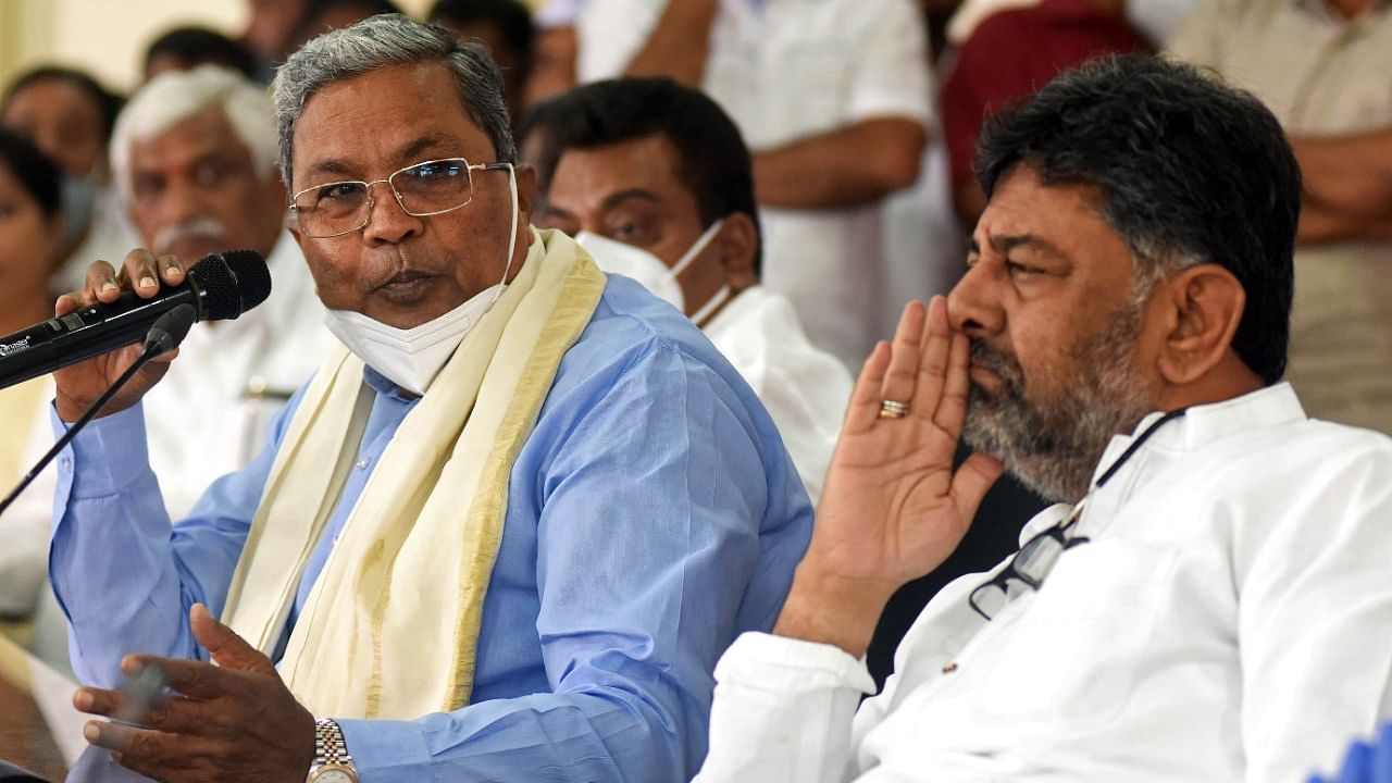 KPCC chief D K Shivakumar (L) and ex-CM Siddaramaiah have not publicly opposed the verdict. Credit: DH File Photo