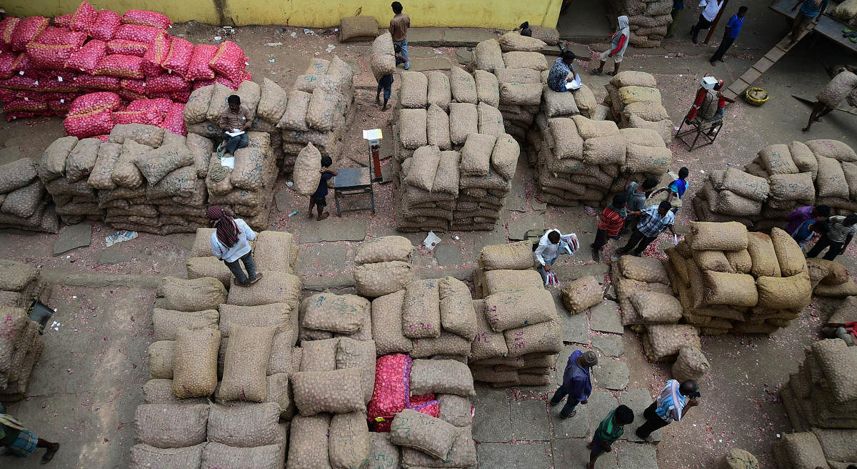 The APMC market in Yeshwantpur, Bengaluru. Credit: DH File Photo