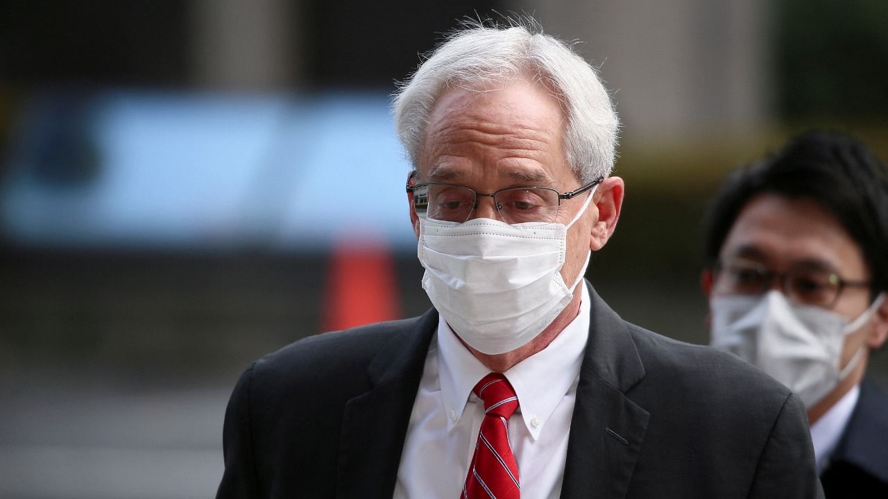 Greg Kelly, former executive of Nissan Motor Co., walks in to the Tokyo District Court. Credit: Reuters file photo