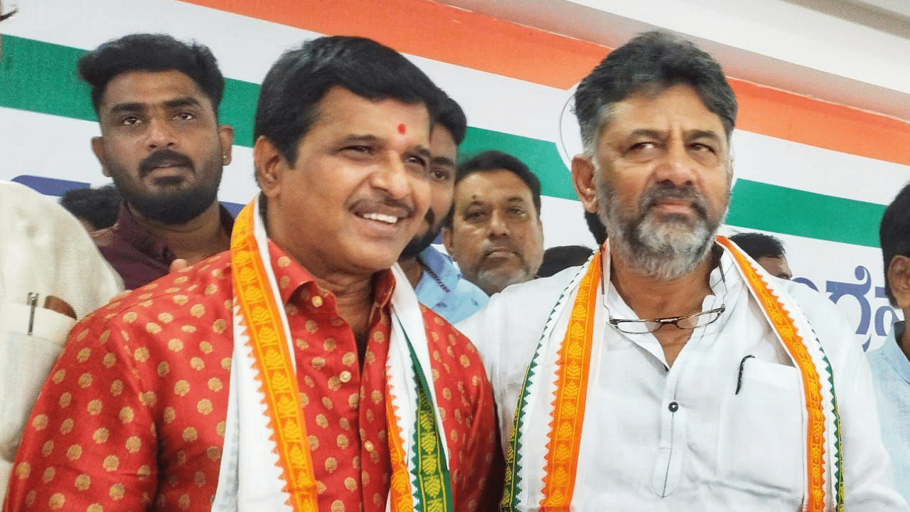 Sandalwood filmmaker-actor S Narayan joined Congress. Credit: Special Arrangement