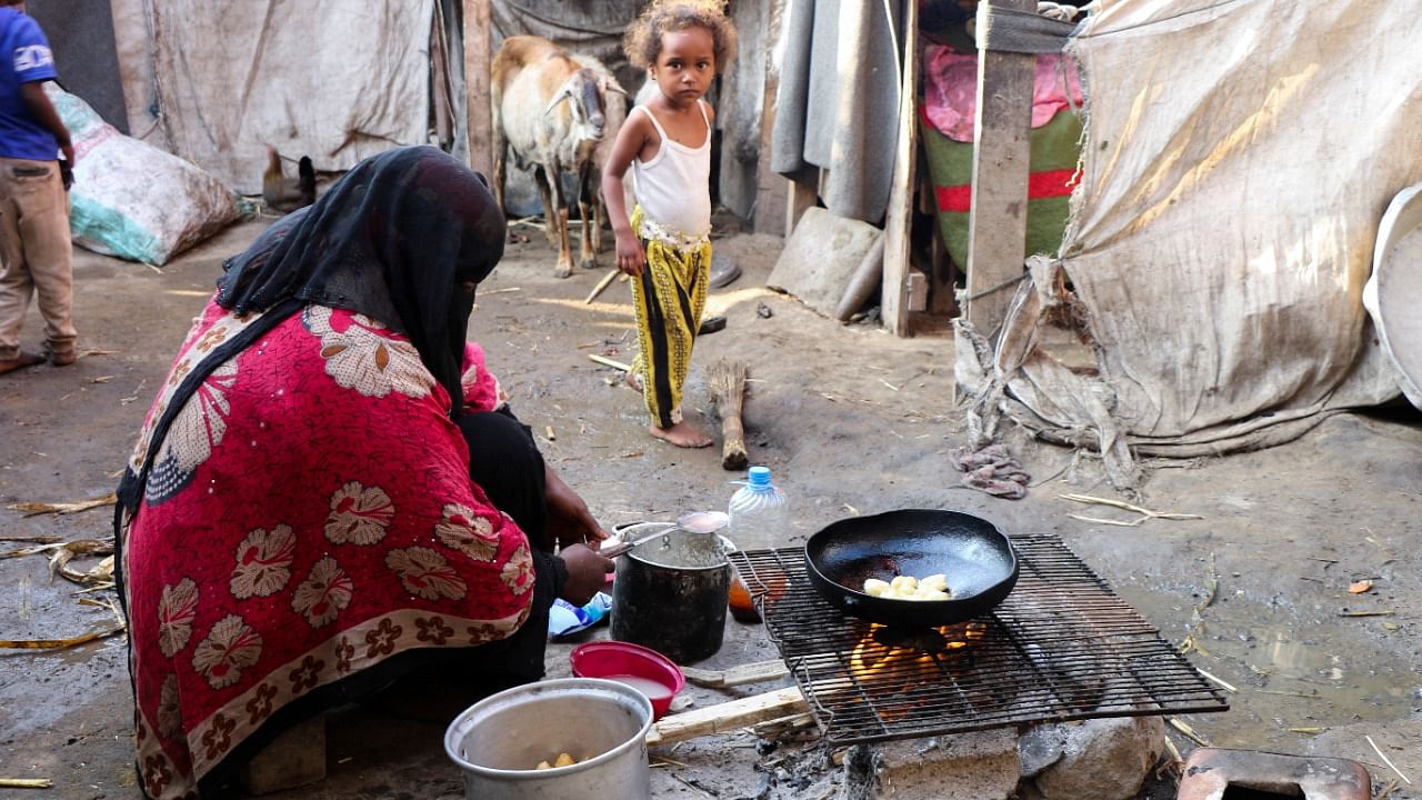 A woman cooks at a makeshift camp for internally displaced people (IDPs) in Aden, Yemen. Credit: Retuers photo