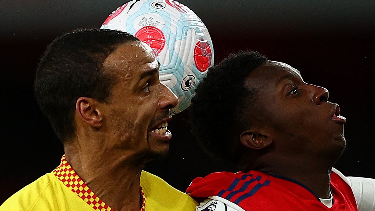 Liverpool beats Arsenal 2-0 to reignite Premier League race