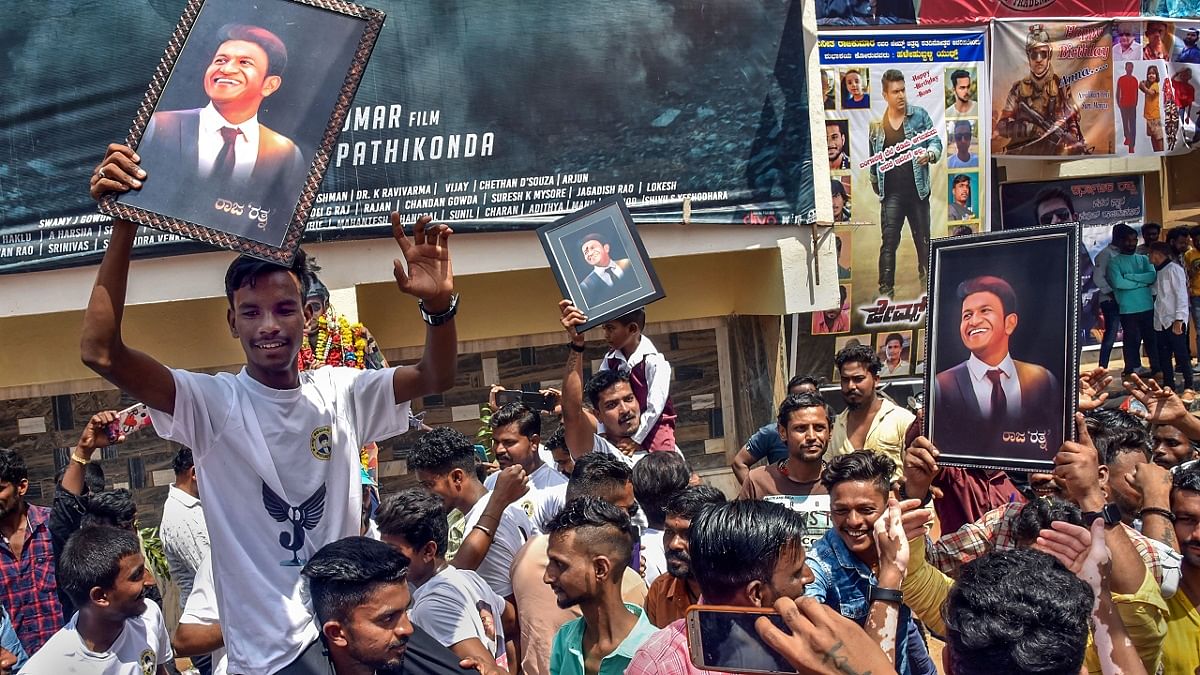 Fans of Kannada film actor, late Puneeth Rajkumar pay tribute to the actor on his birth anniversary, in Hubballi. Credit: PTI Photo