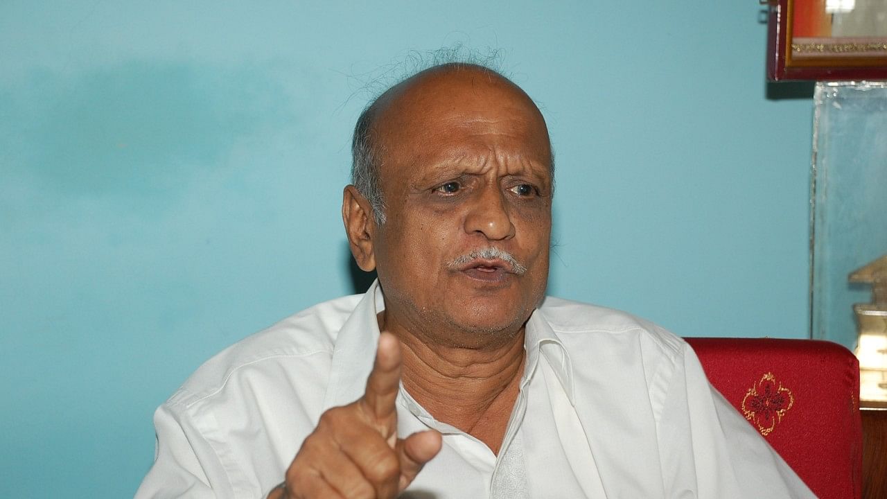 Dr Kalburgi, a scholar was shot dead at his residence in Kalyan Nagar of Dharwad on August 30, 2015. Credit: DH File Photo