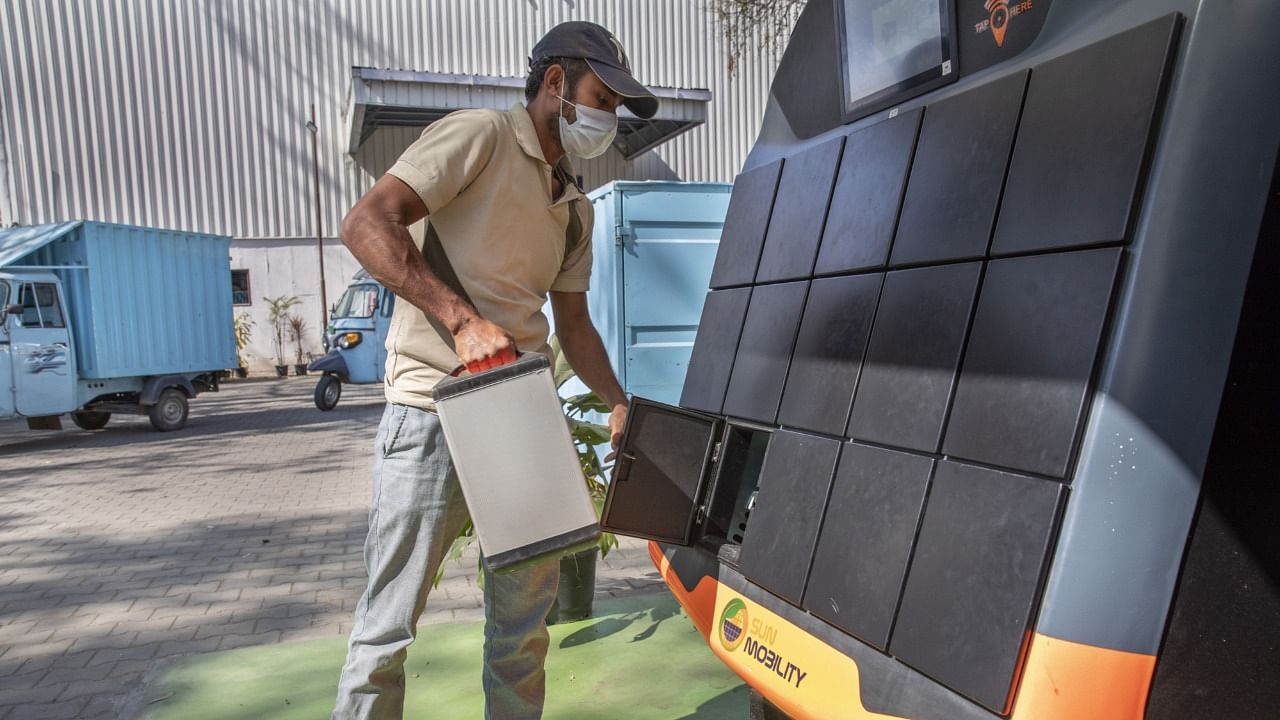 A Sun Mobility battery-swapping station in Bengaluru. Credit: Bloomberg Photo