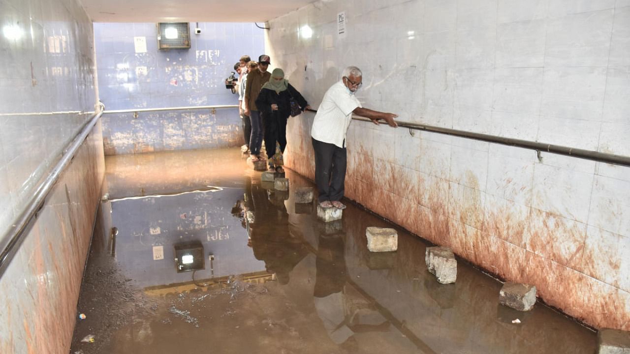 A file photo of the waterlogged subway at the Hebbal bus stand that forced the victim Akshaya to cross the busy stretch by walking over the median. The BBMP had not cleared the subway despite timely alert by the Bangalore Traffic Police. Credit: DH Photo
