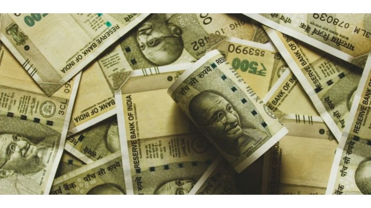 The rupee quoted at 76.22 at 1530 hrs, registering a rise of 11 paise over its previous close. Credit: iStock Photo