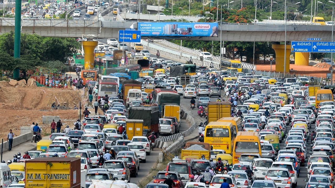 Traffic chaos at Hebbal flyover. Credit: DH File Photo