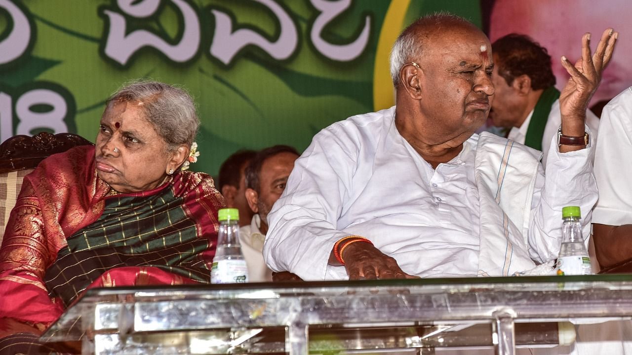 H D Deve Gowda (R) with wife Chennamma. Credit: DH File Photo