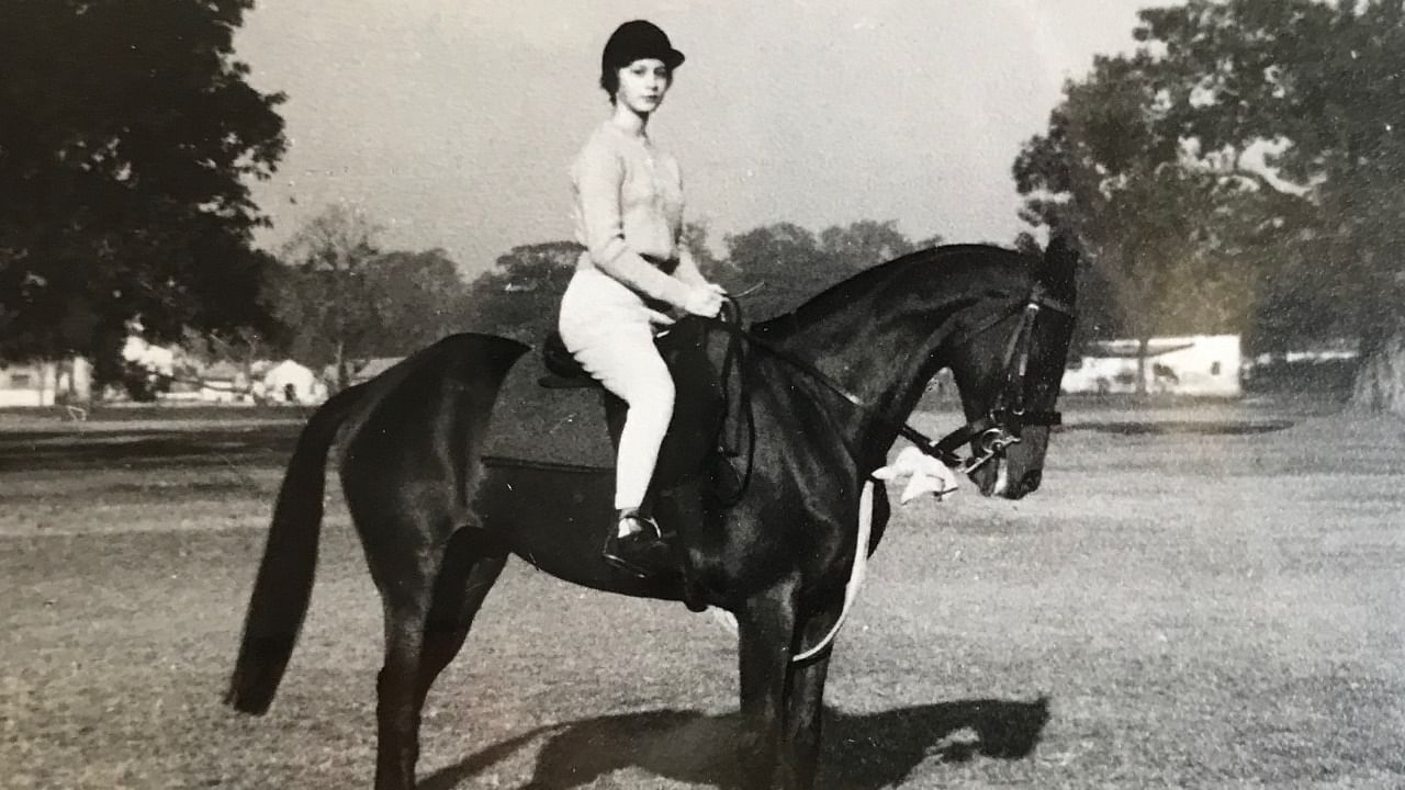 Aline Dobbie on the polo pony 'Bena' in Calcutta in January 1961. Credit: Aline Dobbie