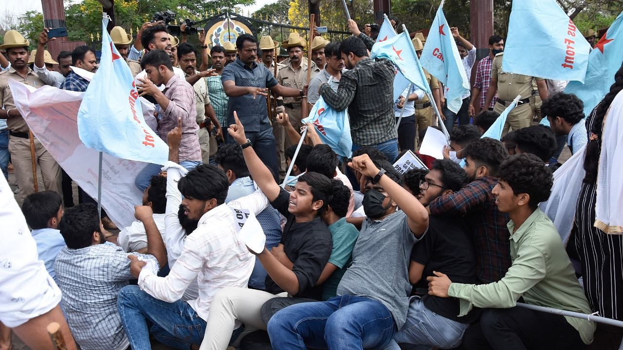 Members of Campus Front of India (CFI) stage a protest outside the gate of Mangalore University at Mangalagangothri. Credit: DH Photo