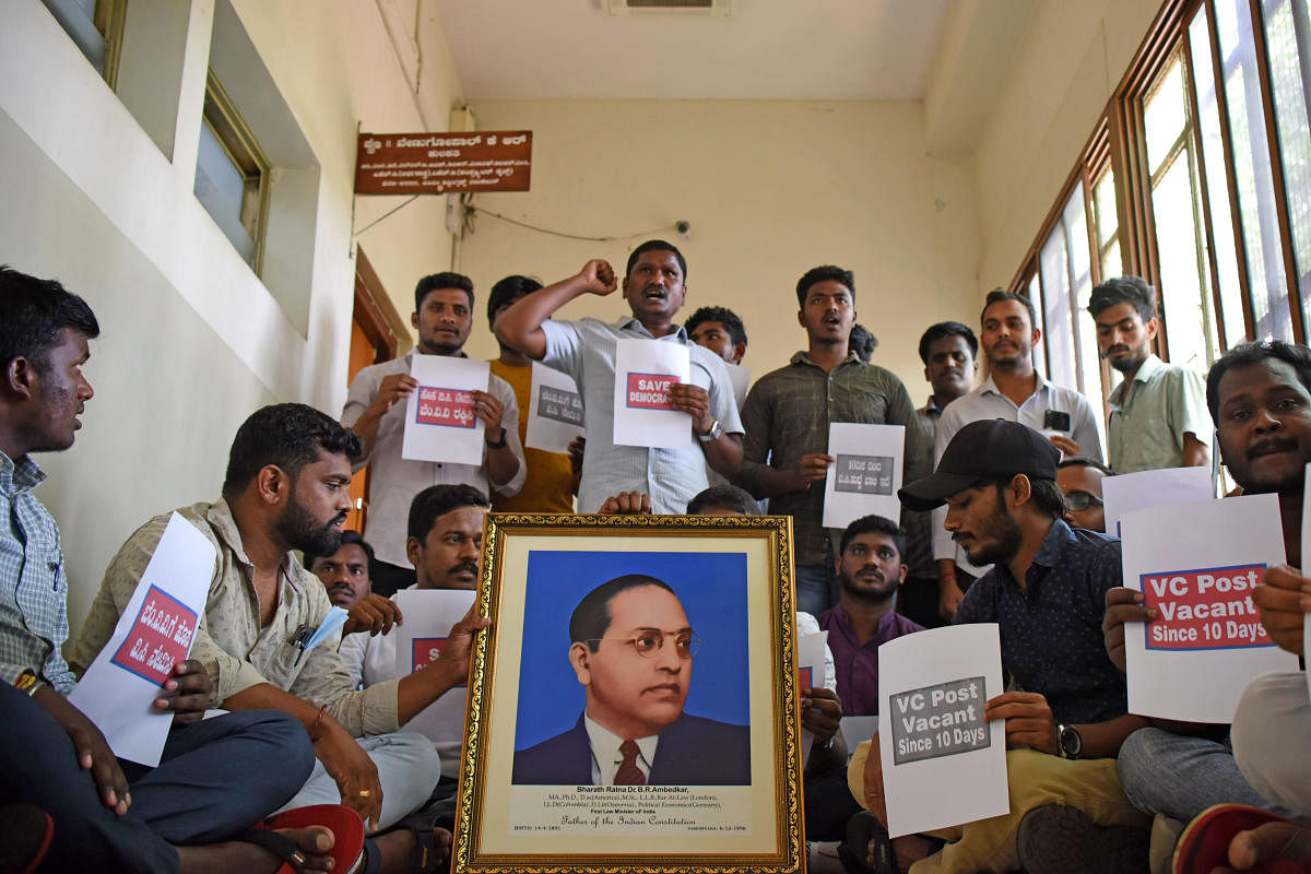 Research students during a sit-in outside the office of the Bangalore University vice-chancellor on Thursday, March 31, 2022. DH PHOTO/PUSHKAR V