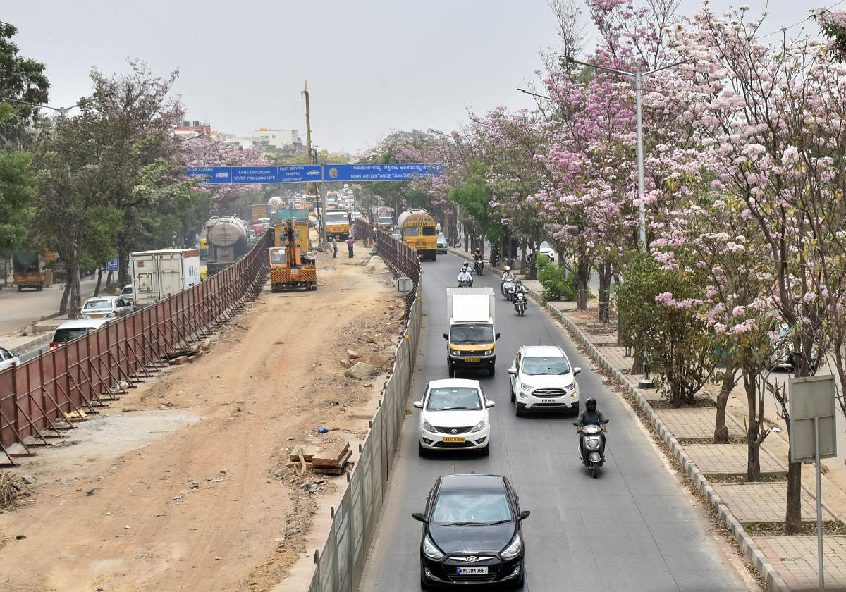 A stretch of the Outer Ring Road barricaded for the Airport Metro work near Kasturinagar in Bengaluru. DH PHOTO / B K JANARDHAN