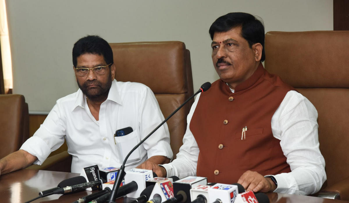 Large and Medium Scale Industries Minister Murugesh R Nirani speaks to reporters in Mangaluru. DH Photo