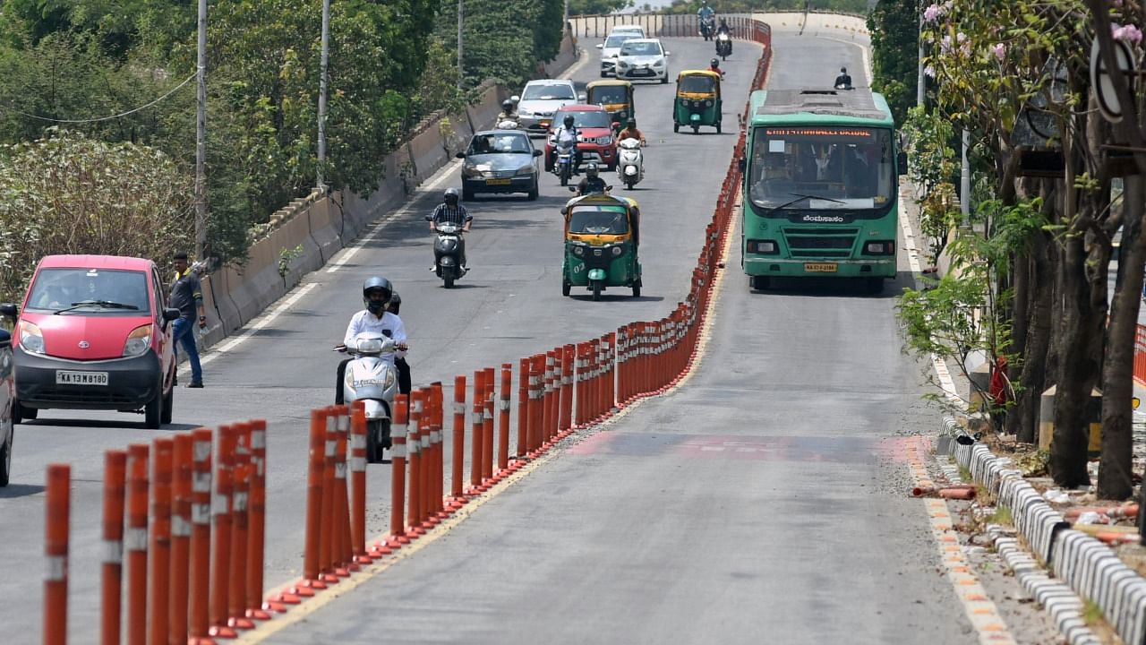 A BMTC bus travels on the designated bus lane on Outer Ring Road in Bengaluru. Credit: DH Photo