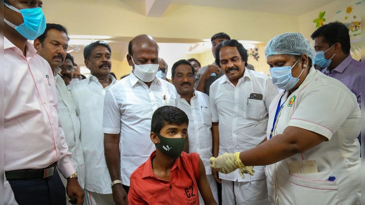 Kanyakumari: A health worker administers a dose of Covid-19 vaccine to a child in the age group of 12-14 years, in the presence of Tamil Nadu Health Minister Ma. Subramanian (C), at Kanyakumari Medical College & Hospital. Credit: PTI Photo