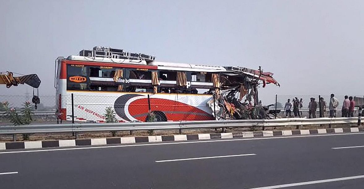 ]Representational Image] Three killed, 30 injured as bus overturns in Ayodhya. Credit: PTI FILE PHOTO