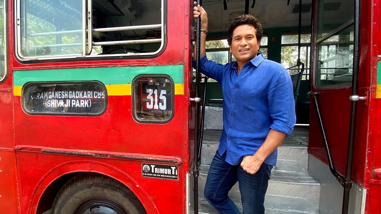 Sachin Tendulkar with Mumbai's 'BEST' buses. Credit: Twitter/ @sachin_rt