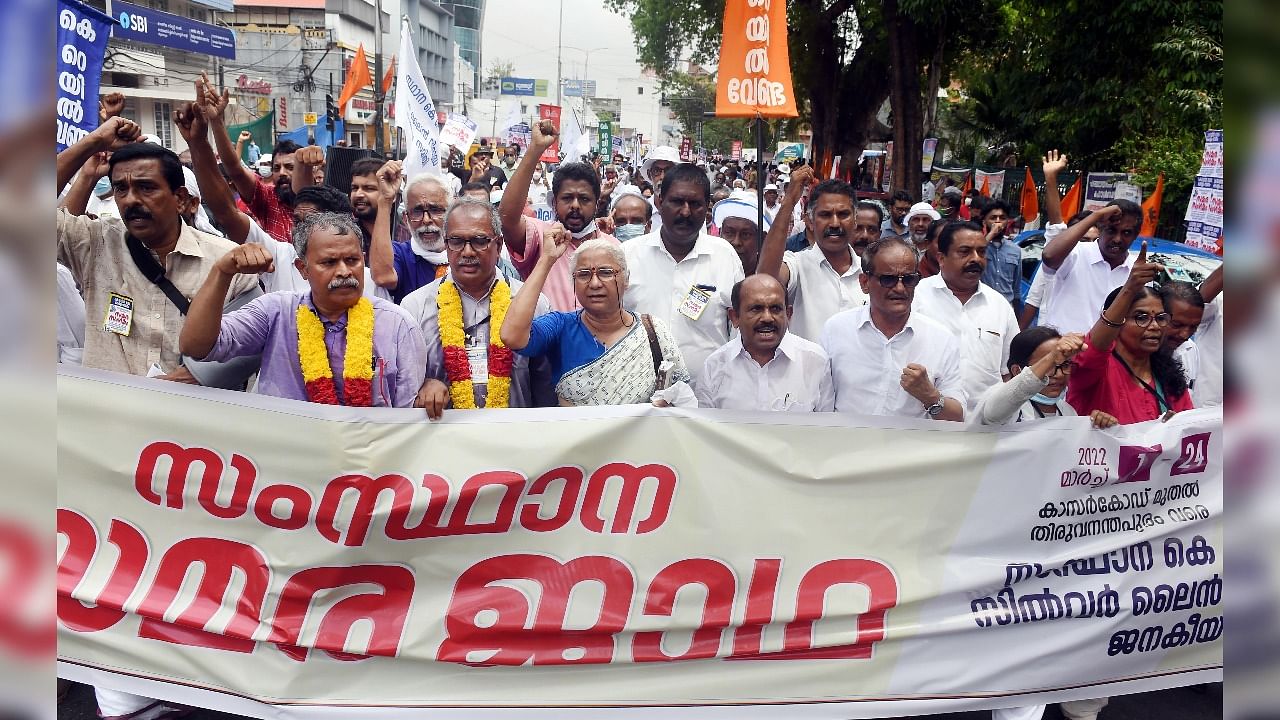 Protest against K-rail-SilverLine project in Thiruvananthapuram. Credit: PTI