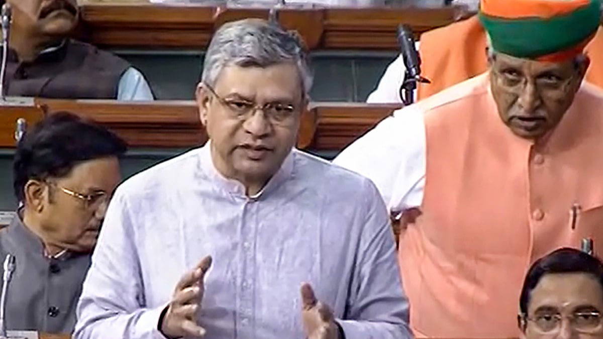 All operators except BSNL complying with call drop norms Vaishnaw