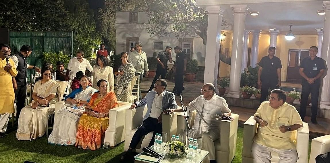 Gadkari, Sanjay Raut at dinner for Maha MLAs at Pawar's residence. Credit: IANS