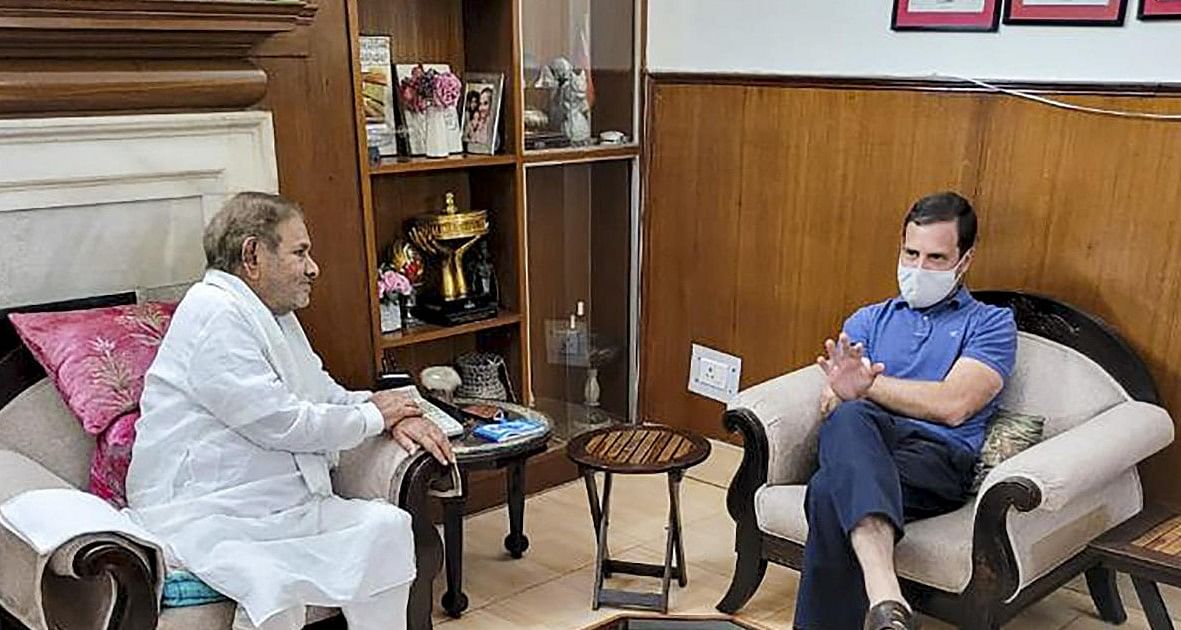 Congress leader Rahul Gandhi interacts with Rashtriya Janata Dal (RJD) leader Sharad Yadav during their meeting, at the latter's residence in New Delhi, Friday, April 8, 2022. Credit: PTI