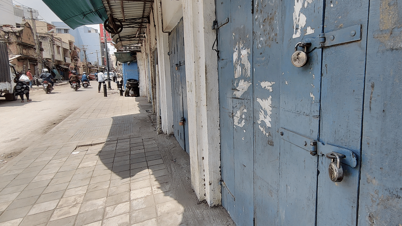 A few members of a Hindu outfit allegedly vandalised four stalls owned by Muslim merchants at Nuggikeri Anjaneya temple. Credit: DH Photo