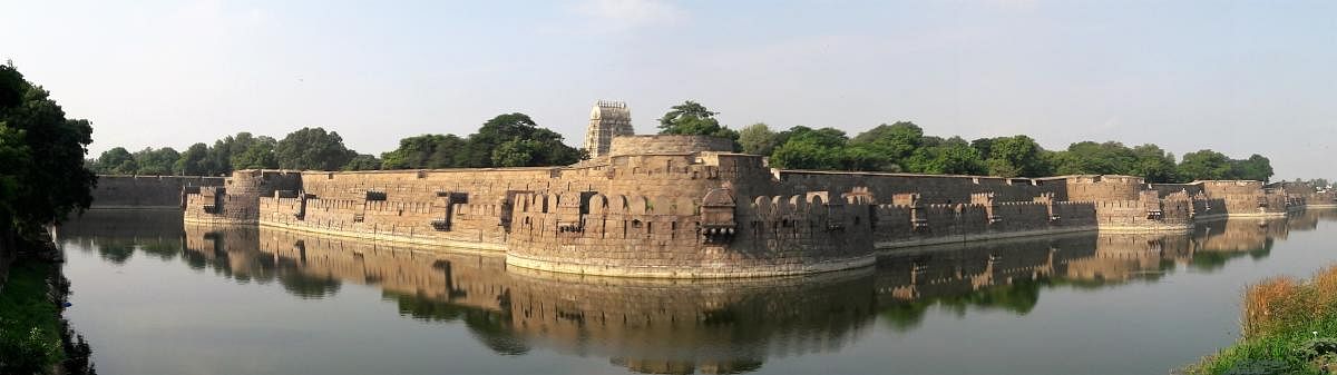 Vellore Fort and Jalakandeswarar temple. PHOTO COURTESY WIKIPEDIA