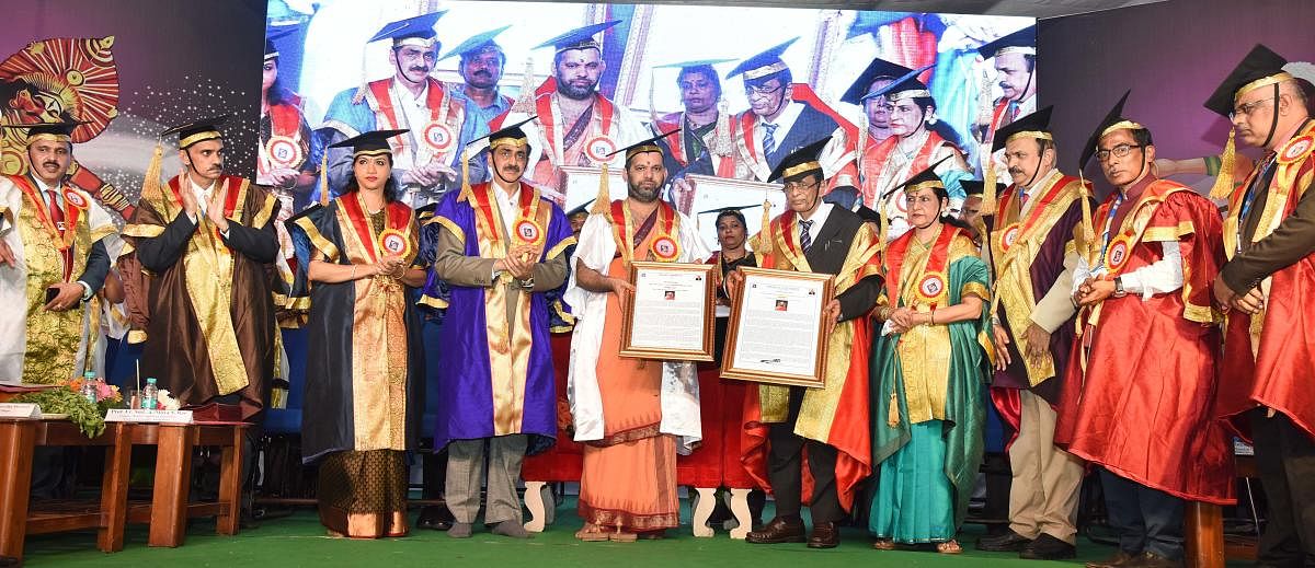 Kaniyur Mutt seer Vidya Vallabha Theerta Swami was conferred the degree of Doctor of Letters (Honoris Causa) during the fourth convocation of Srinivas University.