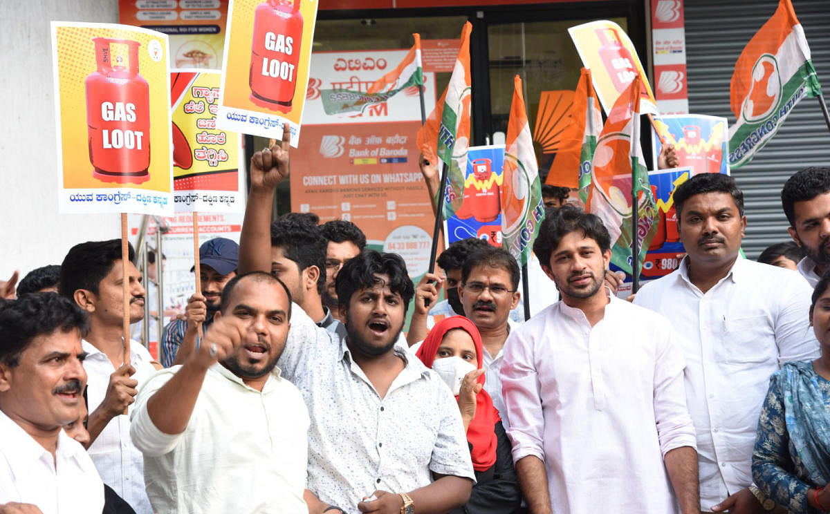 Youth Congress members stage a protest in Mangaluru. DH Photo