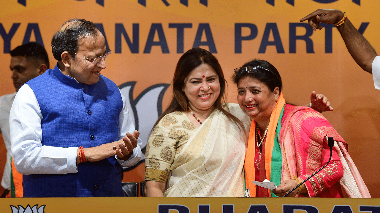 Union Minister Meenakashi Lekhi and BJP National General Secretary Arun Singh with former AAP leader Mamata Thakur after she joined BJP. Credit: PTI Photo