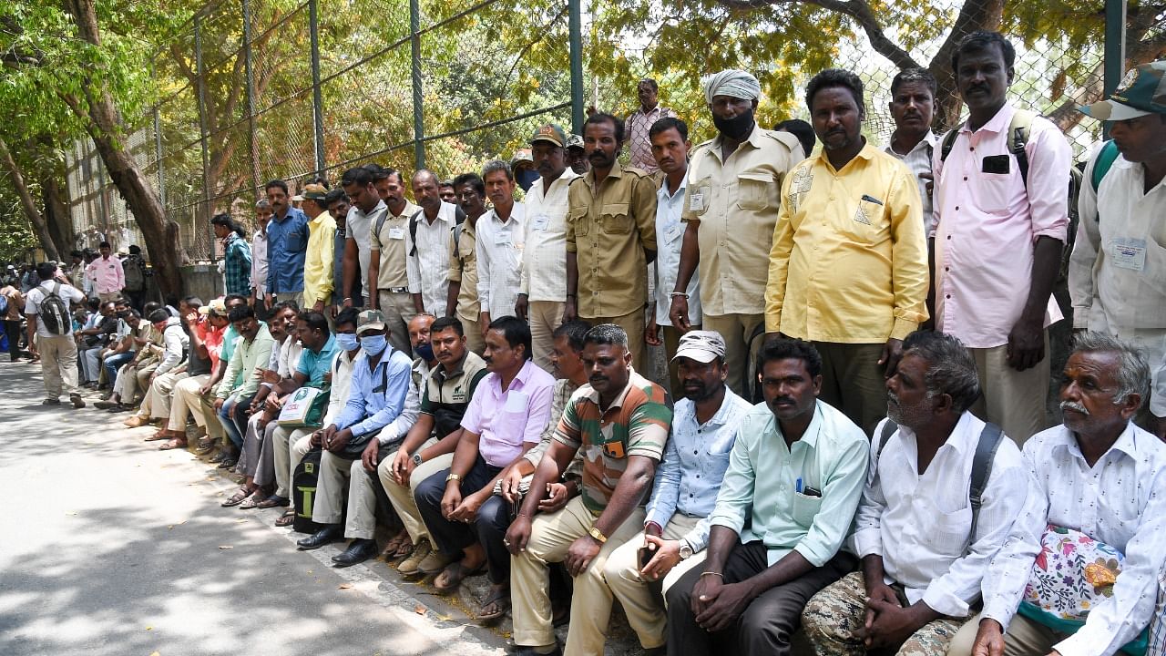 Forest Department daily wage workers staging silent protest in Bengaluru. Credit: DH Photo/B H Shivakumar