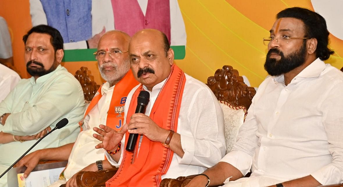 CM Basavaraj Bommai with Sriramulu (right), BJP MP Sadananda Gowda (left) and Laxman Savadi. Credit: DH Photo/IRSHAD MAHAMMAD 