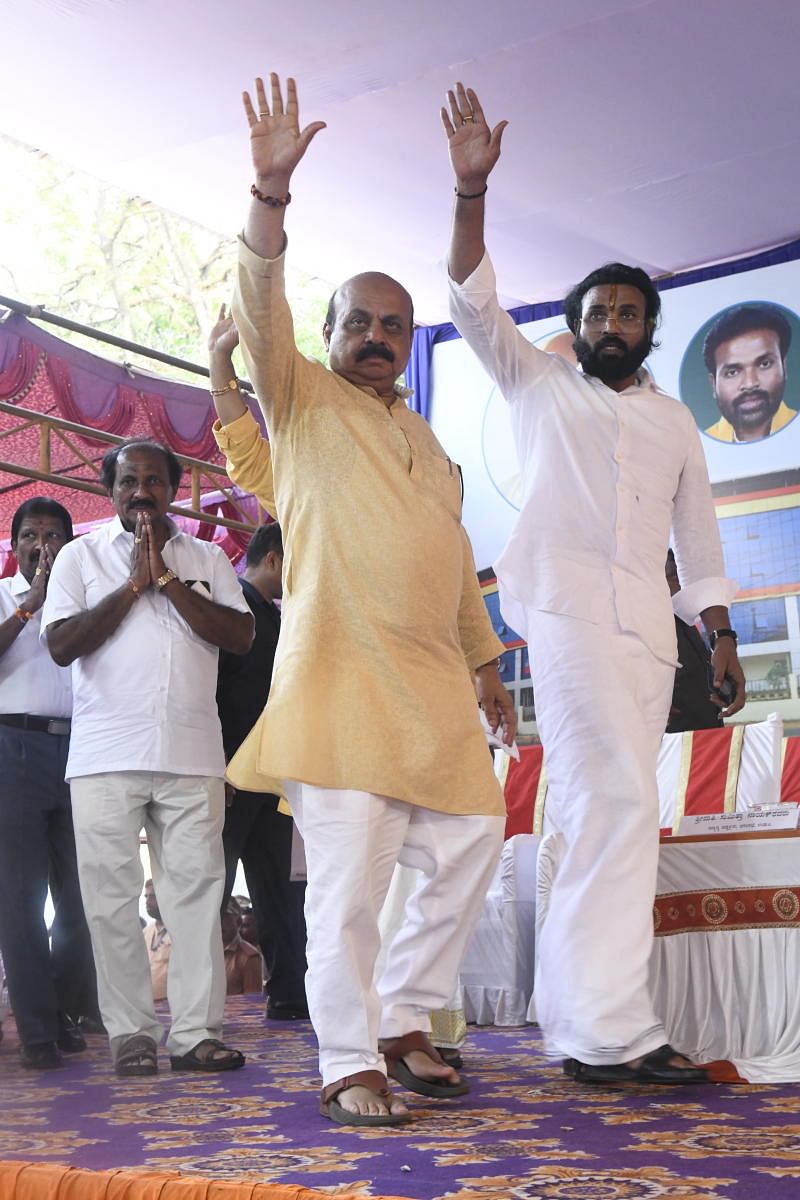 Chief Minister Basavaraj Bommai and Transport Minister Sriramulu greet the audience during the inauguration of the KSRTC bus stand at Bannanje. 