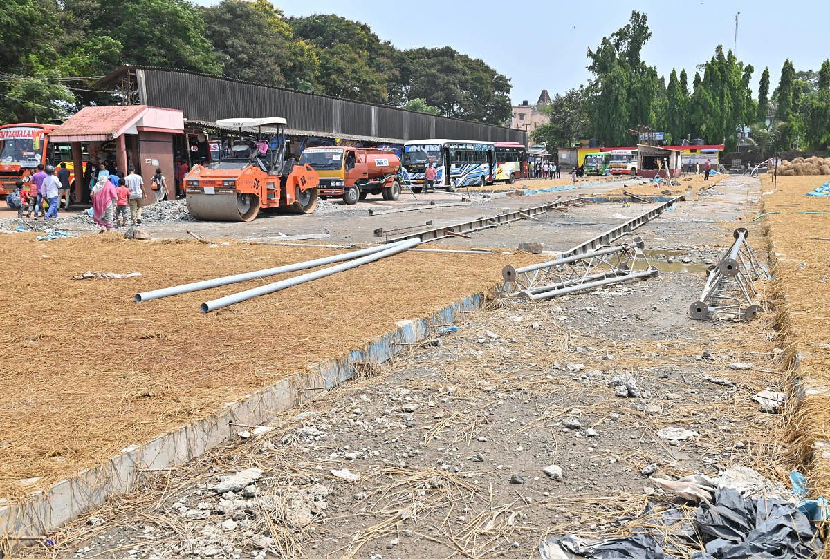 The surface of the road at the service bus stand in the State Bank area in Mangaluru is concreted as a part of development works. DH photo 