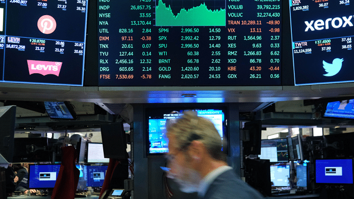 Traders work on the floor of the New York Stock Exchange (NYSE). Credit: AFP Photo