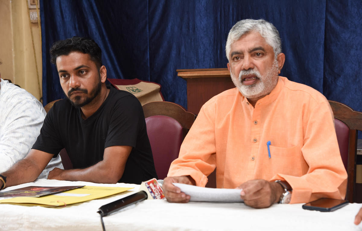 Rangayana Director Addanda C Cariappa speaks to reporters in Mangaluru.