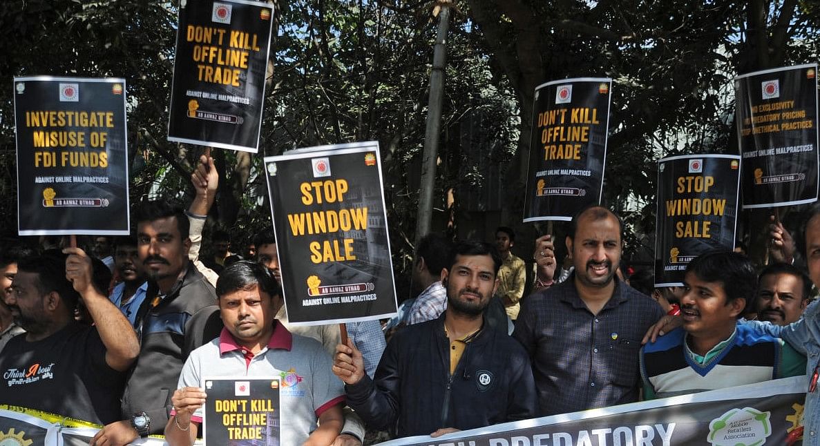 File Photo: Members of All India Mobile Retailers Association staging a protest in Bengaluru. Credit: DH Photo: Pushkar V